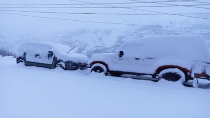 Snowfall in Kullu and Lahaul - Rain affected life, There will be holiday in schools till 2 February