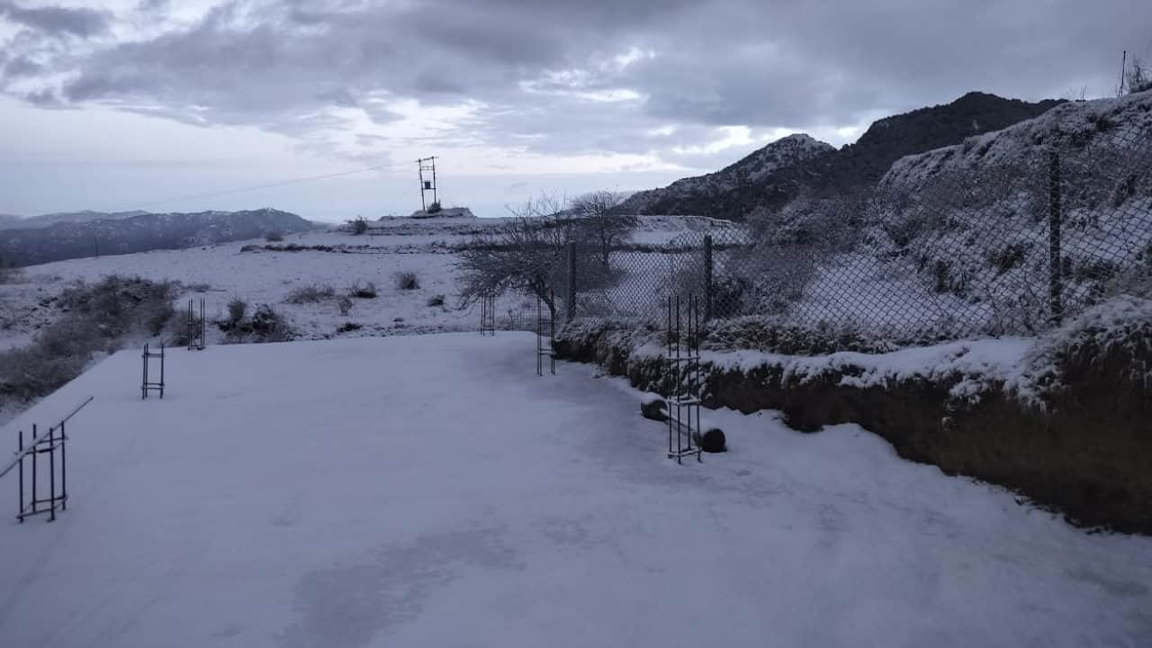 Uttarakhand Weather Today Rain and snowfall in mountains heavy snowfall Watch Photos