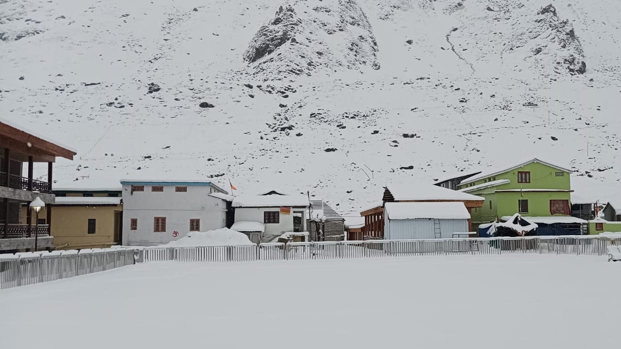 Uttarakhand Weather News: Orange alert of rain and snowfall in mountainous areas temperature read All Update