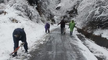 Uttarakhand Weather News Many roads highways closed due to snowfall Gangotri-Yamunotri Badrinath Highway