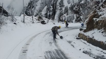 Uttarakhand Weather News Many roads highways closed due to snowfall Gangotri-Yamunotri Badrinath Highway