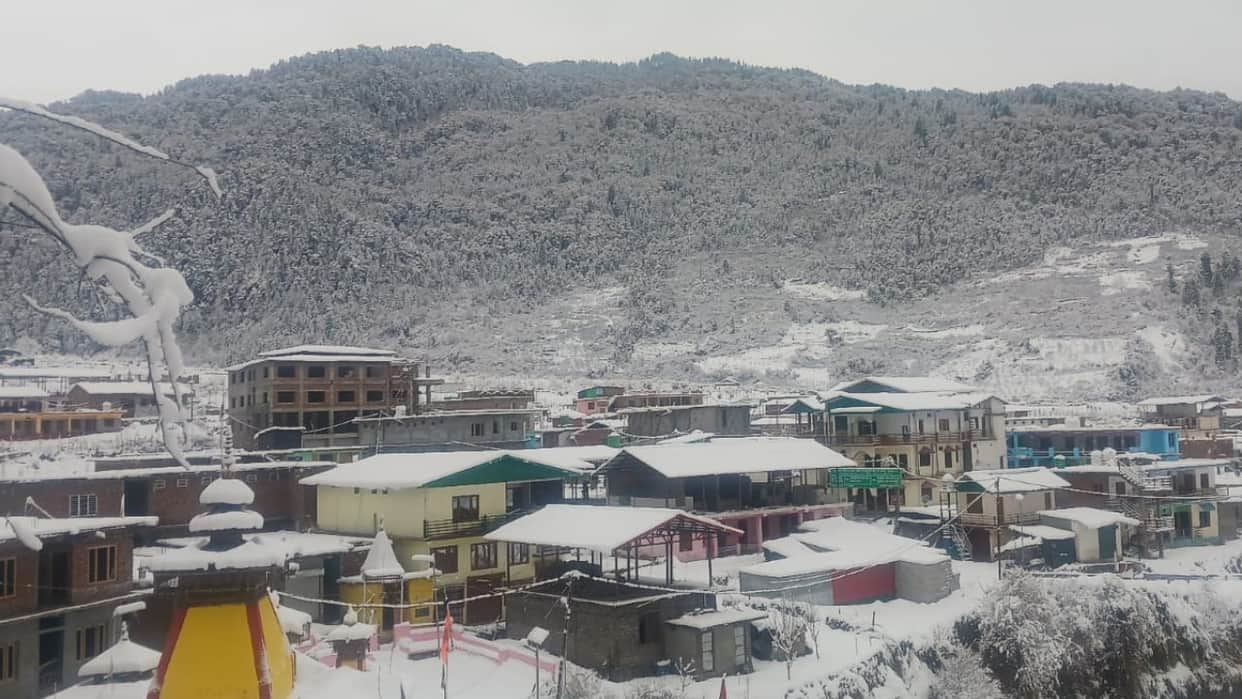Uttarakhand Weather News Many roads highways closed due to snowfall Gangotri-Yamunotri Badrinath Highway