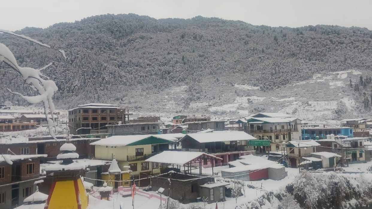 Uttarakhand Weather News Many roads highways closed due to snowfall Gangotri-Yamunotri Badrinath Highway