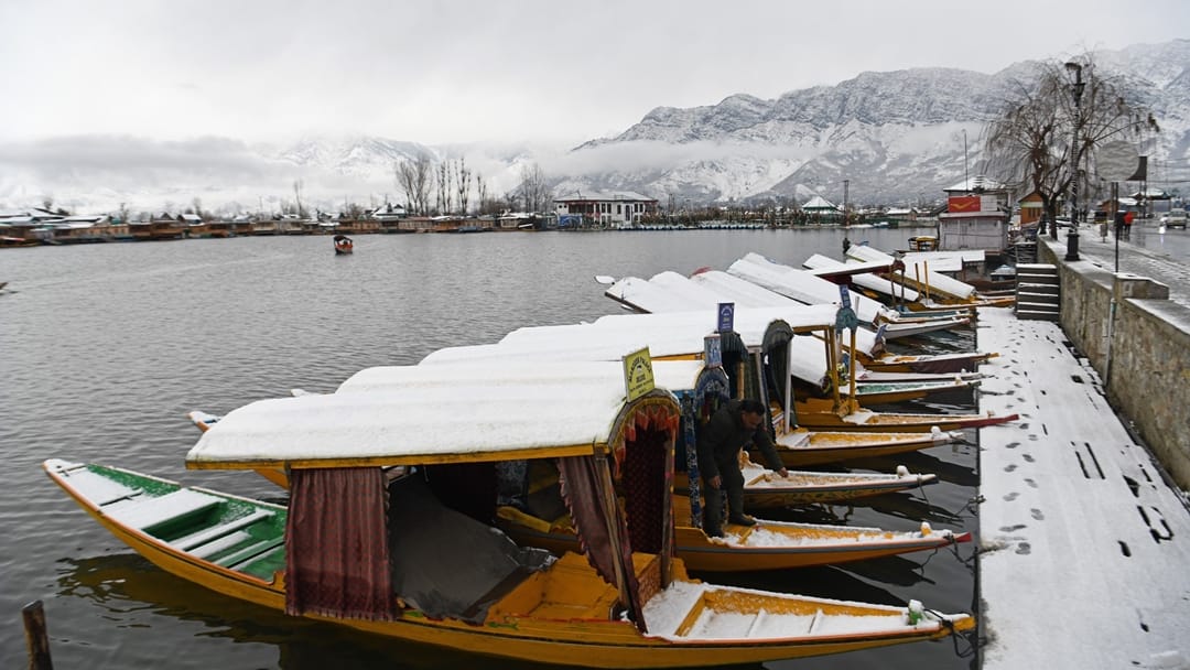 Kashmir Travel Tips During Winter Season Things To Do While Snow fall in Kashmir