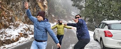 Uttarakhand weather Today Season First Snowfall in Mussoorie Dhanaulti Amazing Photos