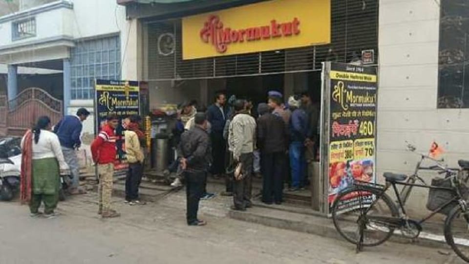 Confectioner rolls down while sitting at shop, dies