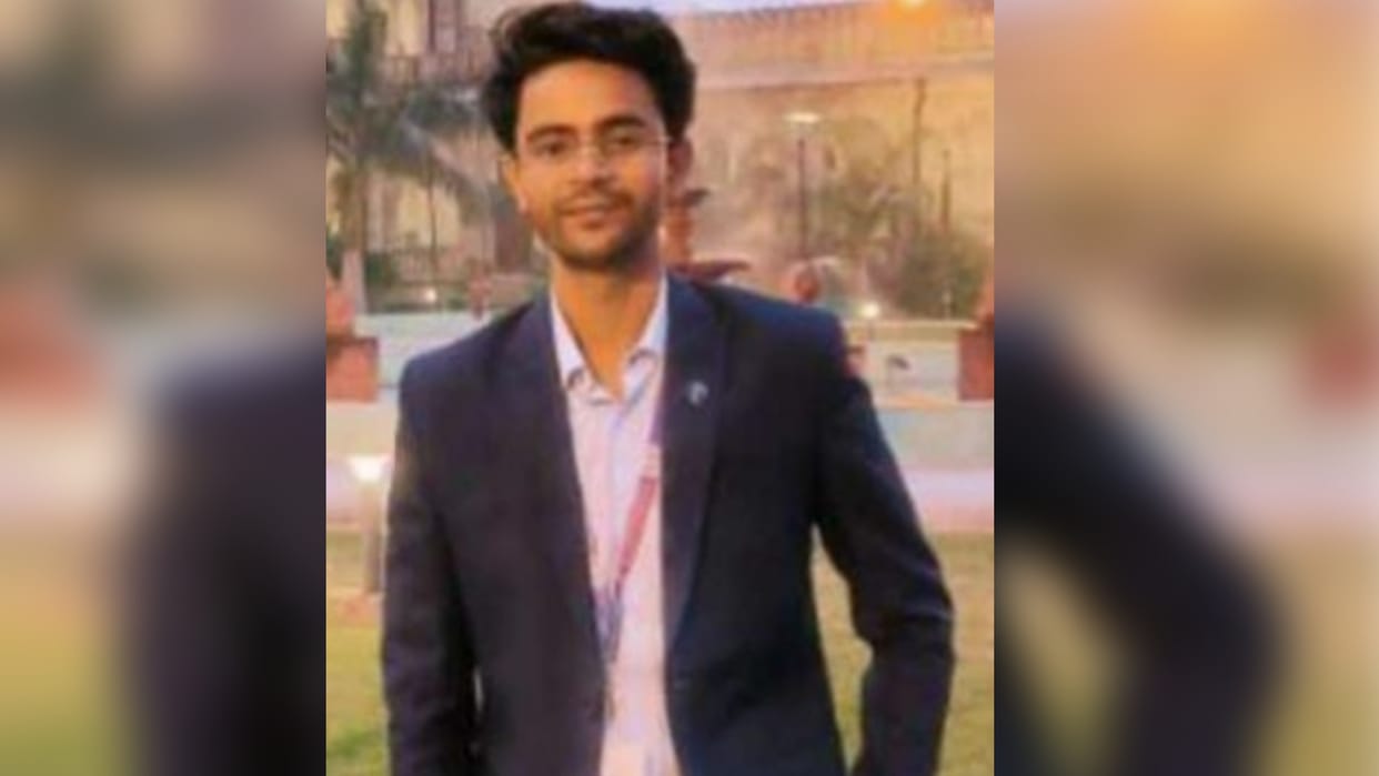 Achievement: Allahabad University student Ajit will go to France for research on nano particles.