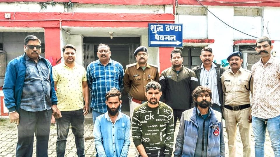 Police arrested three heroin smugglers in Bhilai