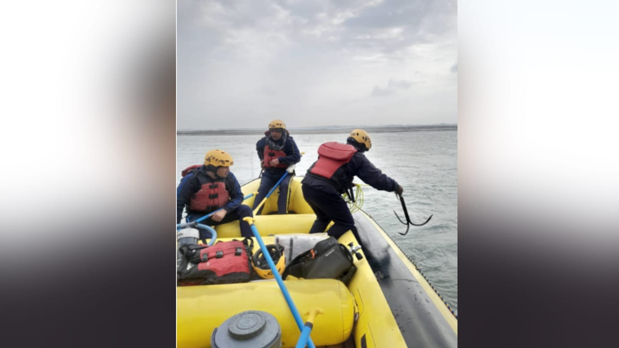 A youth drowned in Ganga during last rites in Bijnor and SDRF team is searching