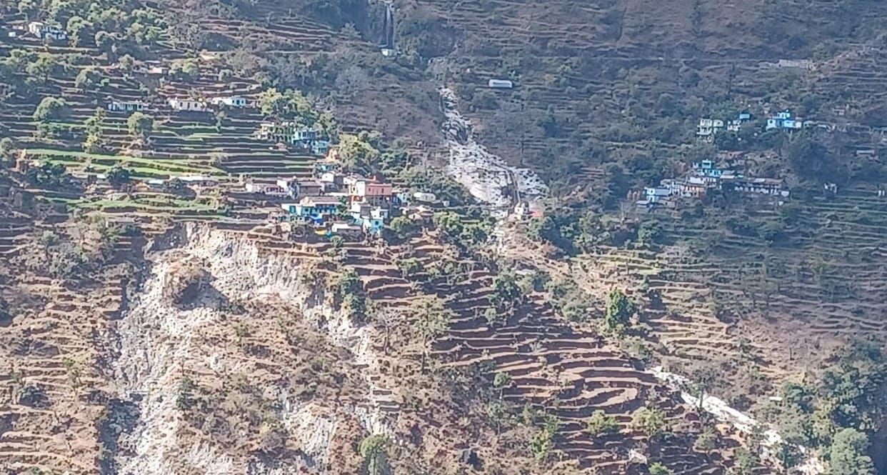 Uttarakhand Landslide in Chamoli Math village reaches houses, 24 families in panic