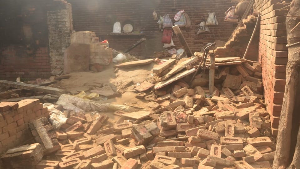 Sambhal: Kutcha house collapsed after rain, woman died after getting buried under debris