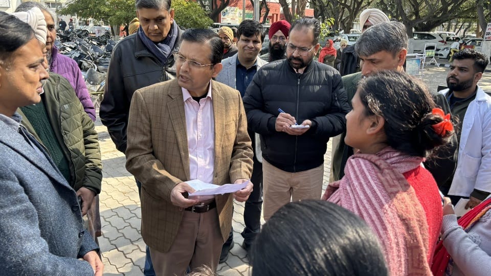 Chief Secretary Anurag Verma conducted surprise checking at Civil Hospital Mohali