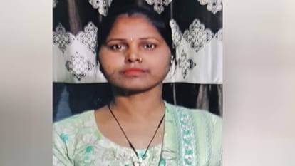 Firozabad: महिला ने फांसी लगाकर किया सुसाइड, दरवाजा तोड़कर निकाला गया शव; बीमारी से थी परेशान Woman commits suicide by hanging herself in Firozabad