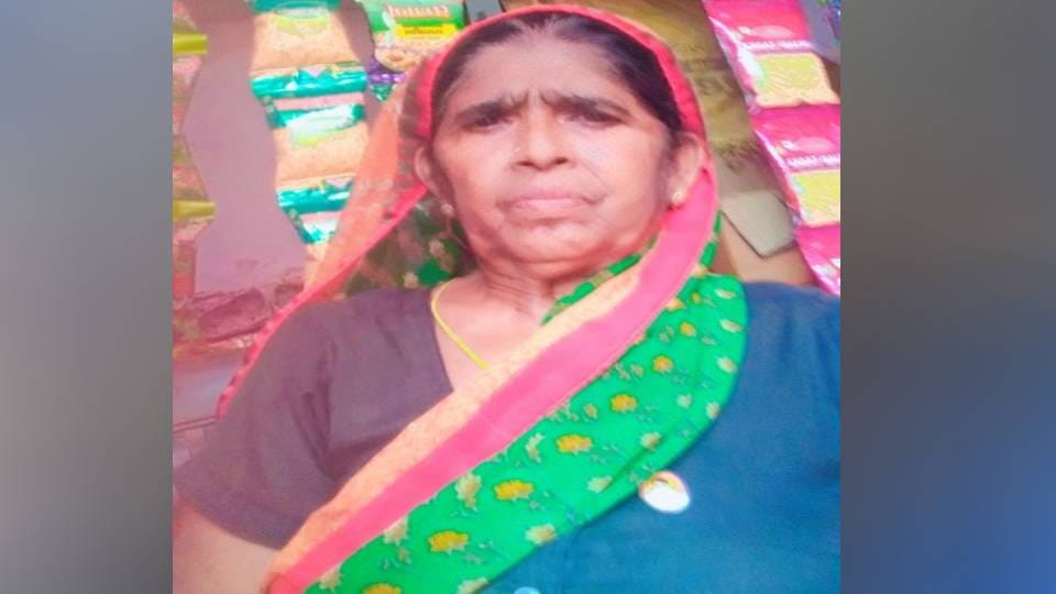 Wife died in road accident while husband is admitted in ICU in Agra