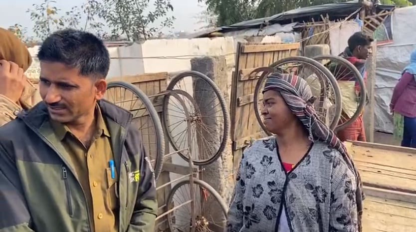 Police rescued a mentally disturbed girl trapped in a swamp, people are praising