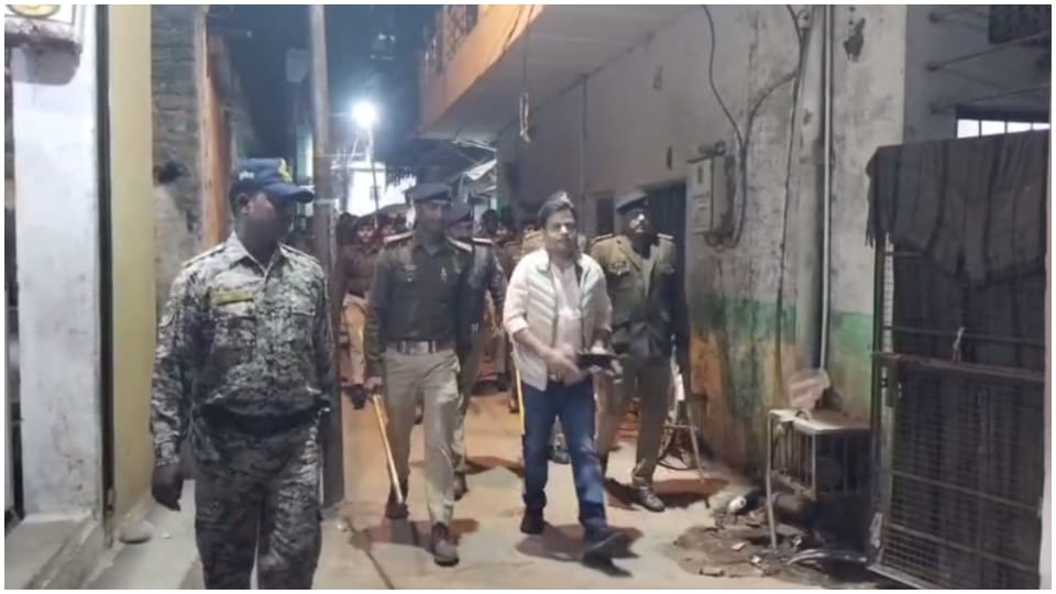Katni SP Abhijeet Kumar Ranjan raided house of absconding warranty and miscreants