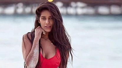 Poonam Pandey Passed Away Know Unknown Facts About Lock Upp Fame Life Career And Struggle
