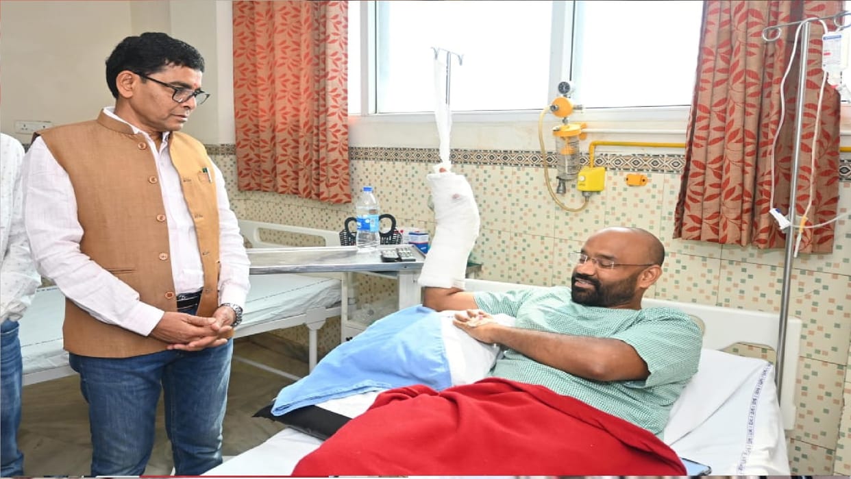 CG News: Minister Tankram meet injured jawans in bijapur Naxalite attack