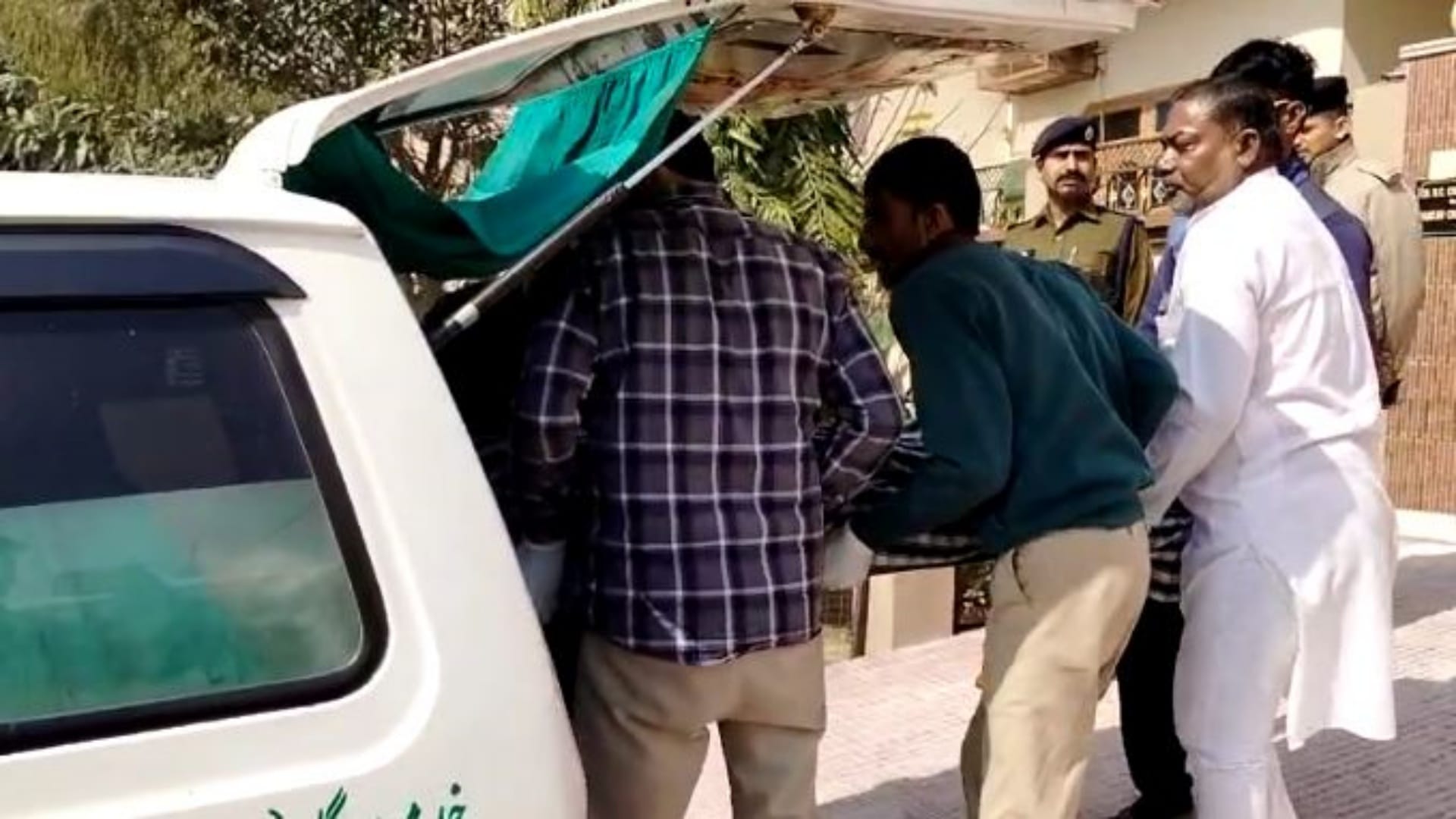 पति-पत्नी ने की आत्महत्या