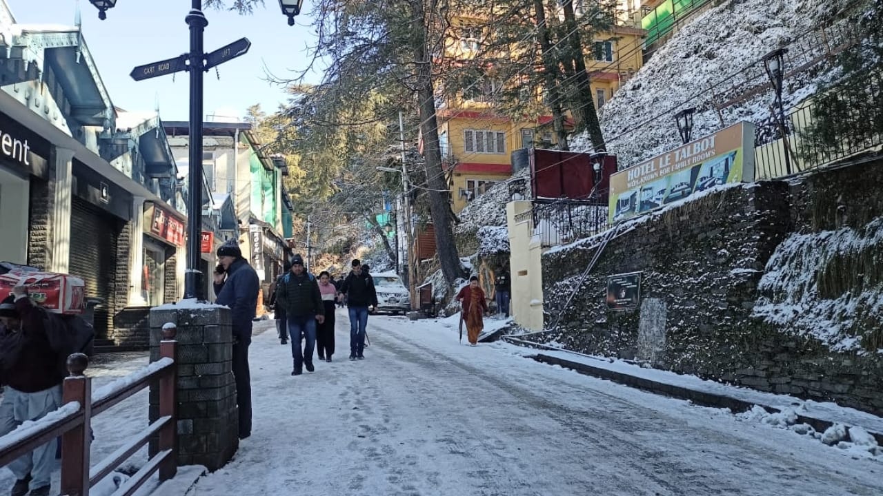 Himachal  Weather opened after snowfall, but difficulties increased, many roads and  power transformers stalle