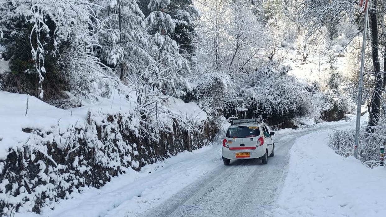 rain in plain areas for next two days chances of snowfall in the mountains -10 Temp in Gulmarg