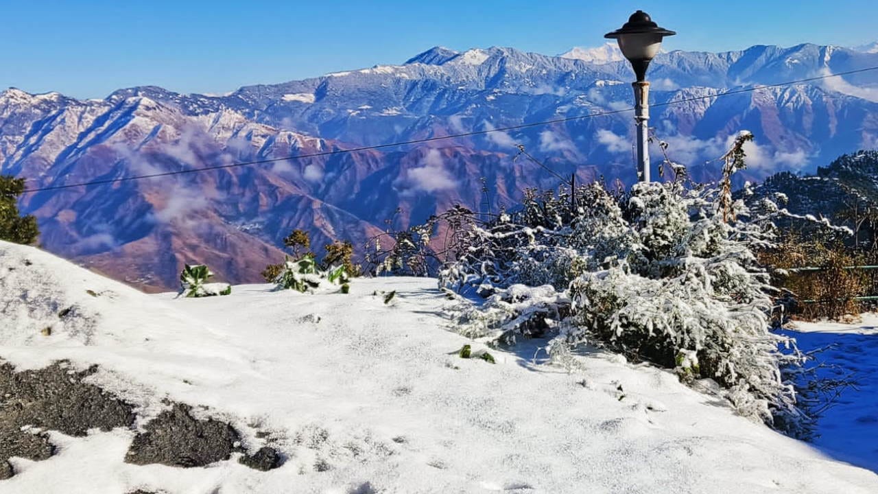 Snowfall pictures 2024 in Uttarakhand Snow lying in many districts including Mussoorie Uttarkashi Chamoli
