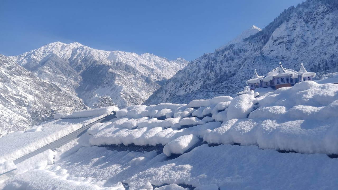 Snowfall pictures 2024 in Uttarakhand Snow lying in many districts including Mussoorie Uttarkashi Chamoli