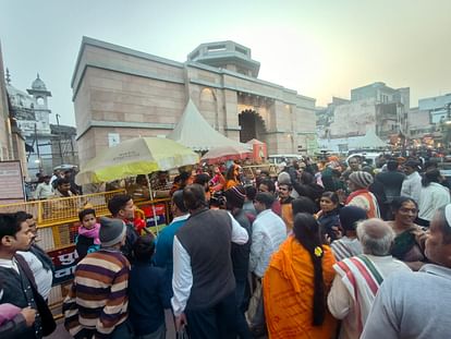 Gyanvapi: नमाजियों की भीड़ से ज्ञानवापी फुल, विश्वनाथ धाम के गेट नंबर 4 से पहले रोके गए लोग; ड्रोन से निगरानी Gyanvapi update of jume ki namaz monitored through drones in varanasi