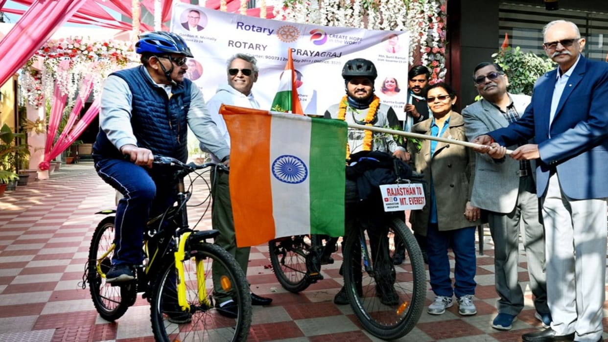 Prayagraj: Rotarian Pappu Choudhary set out on a journey of 50 thousand kilometers by bicycle