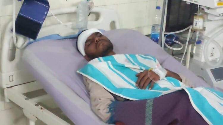 Road Accident: शादी समारोह से लौट रही बस अनियंत्रित होकर पलटी, चार लोग घायल; 50 बराती थे सवार