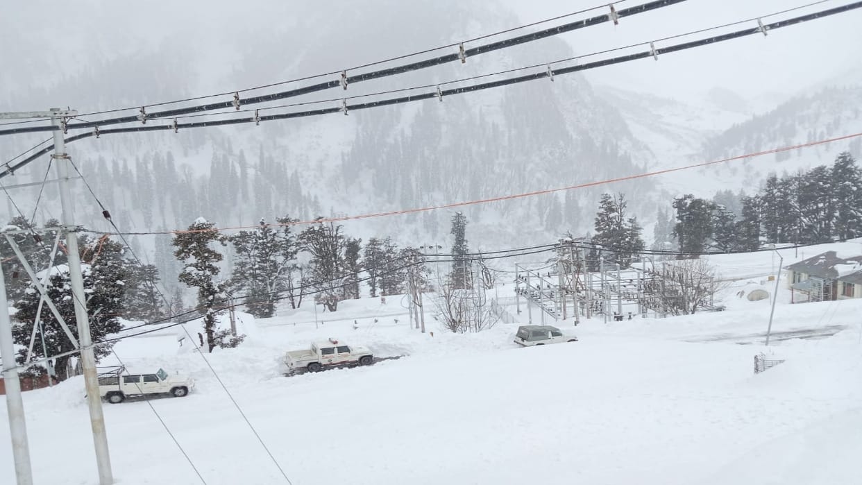 Vehicular movement will be allowed through Atal Tunnel only from 10 am to 3 pm, drivers advised to be cautious