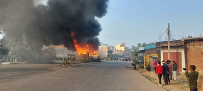 Bihar News: After the death of a student in Nalanda, ruckus on the highway, angry people set the bus on fire