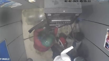 Bihar News : अपराधी एटीएम काटकर ले उड़े सात लाख रुपये, पुलिस ने कहा बैंक की है लापरवाही Bihar Police failed to stop crime in Bhojpur.Criminals stolen Rs 7 lakh from ATM.