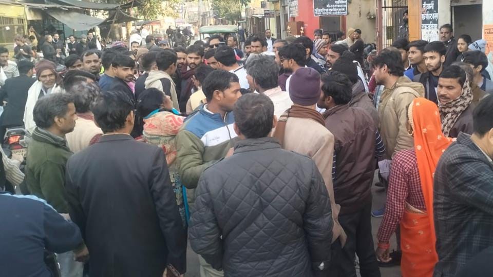 UP: Fight between wife and girlfriend reached court, pulled each other hair