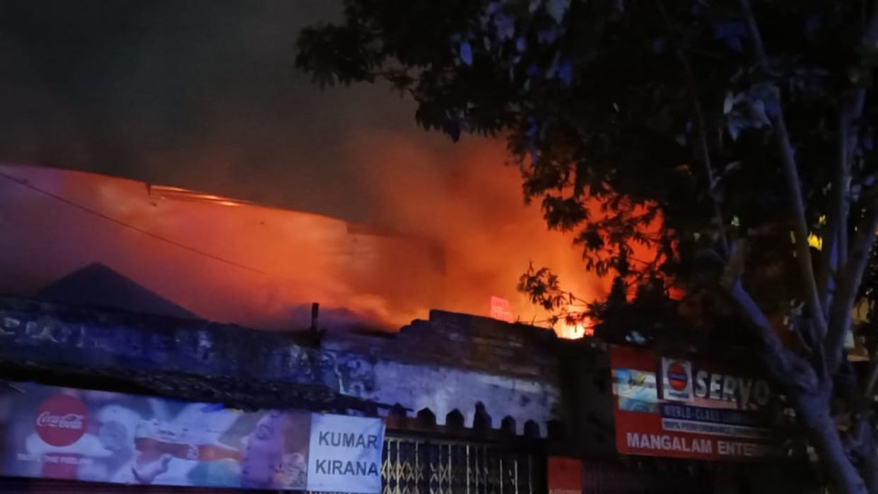 Fire breaks out in Shri Ram Hotel on main road in Jehanabad; Goods worth lakhs burnt to ashes
