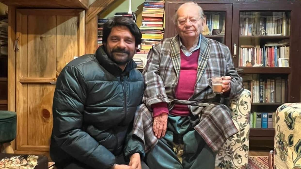 Jaideep Ahlawat meets author Ruskin Bond says this meeting is no less than a reward shares pics goes viral