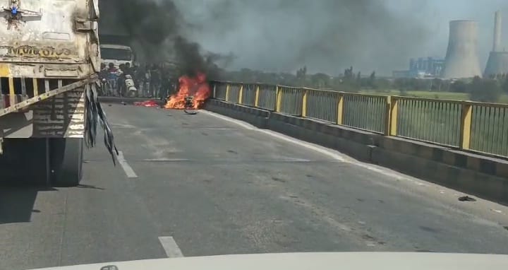 Hamirpur Accident, Scooty turns into ball of fire due to collision with dumper, woman died and innocent burnt