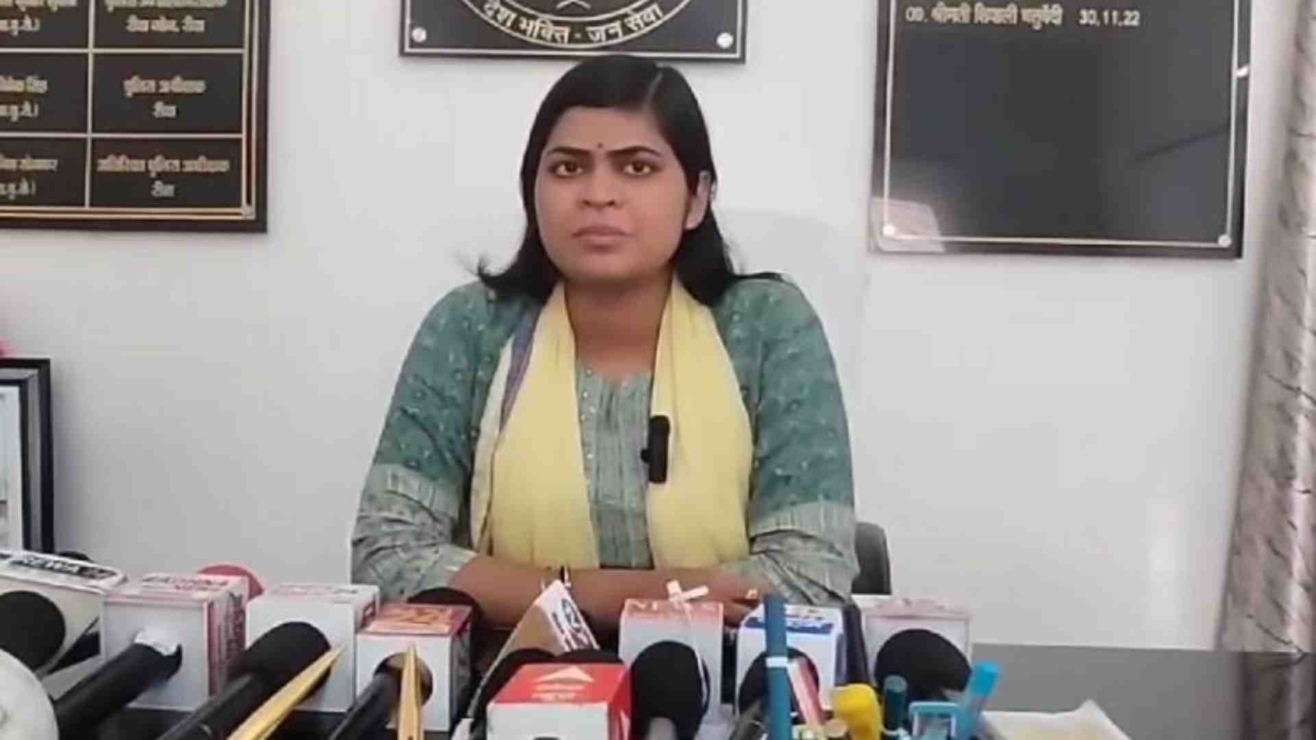 मामले की जानकारी देतीं सीएसपी शिवाली चतुर्वेदी।