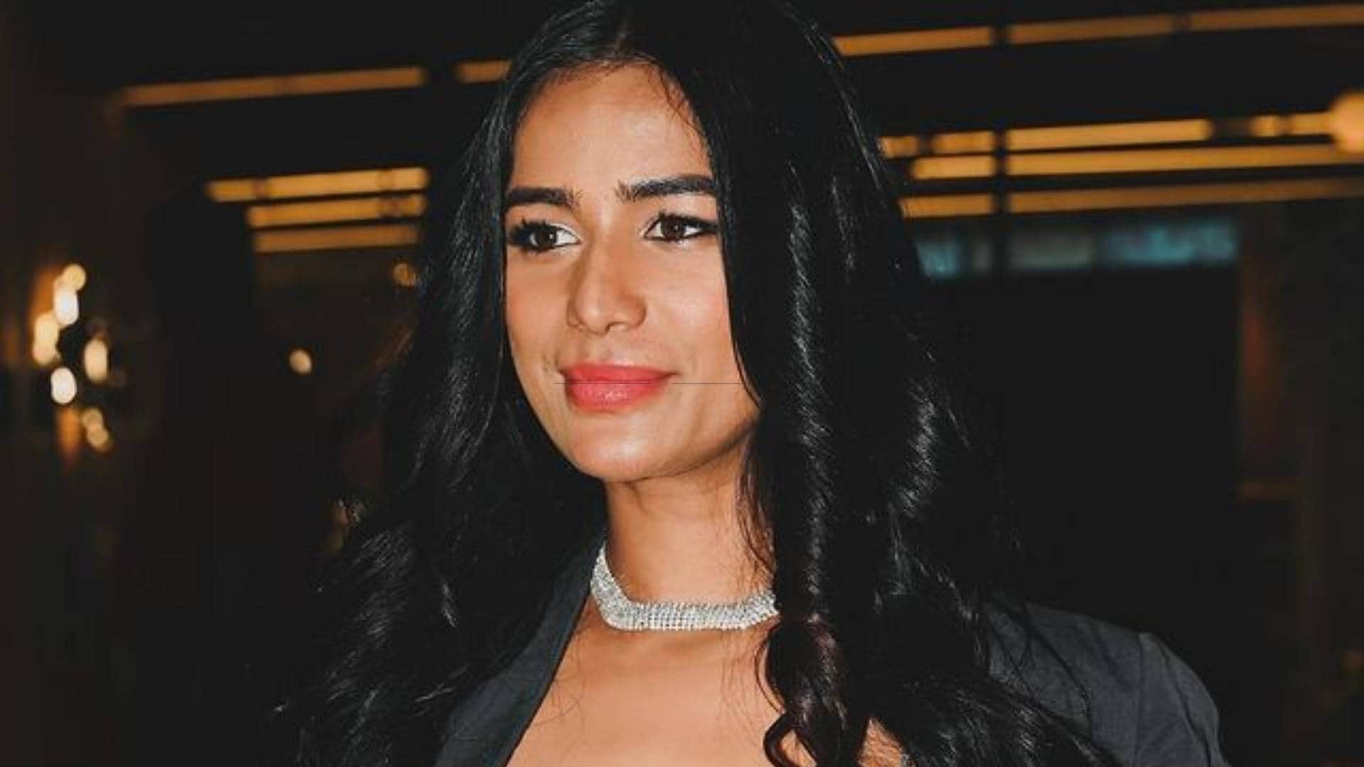 Poonam Pandey Deletes cervical cancer death fake news post shared new update people trolled actress