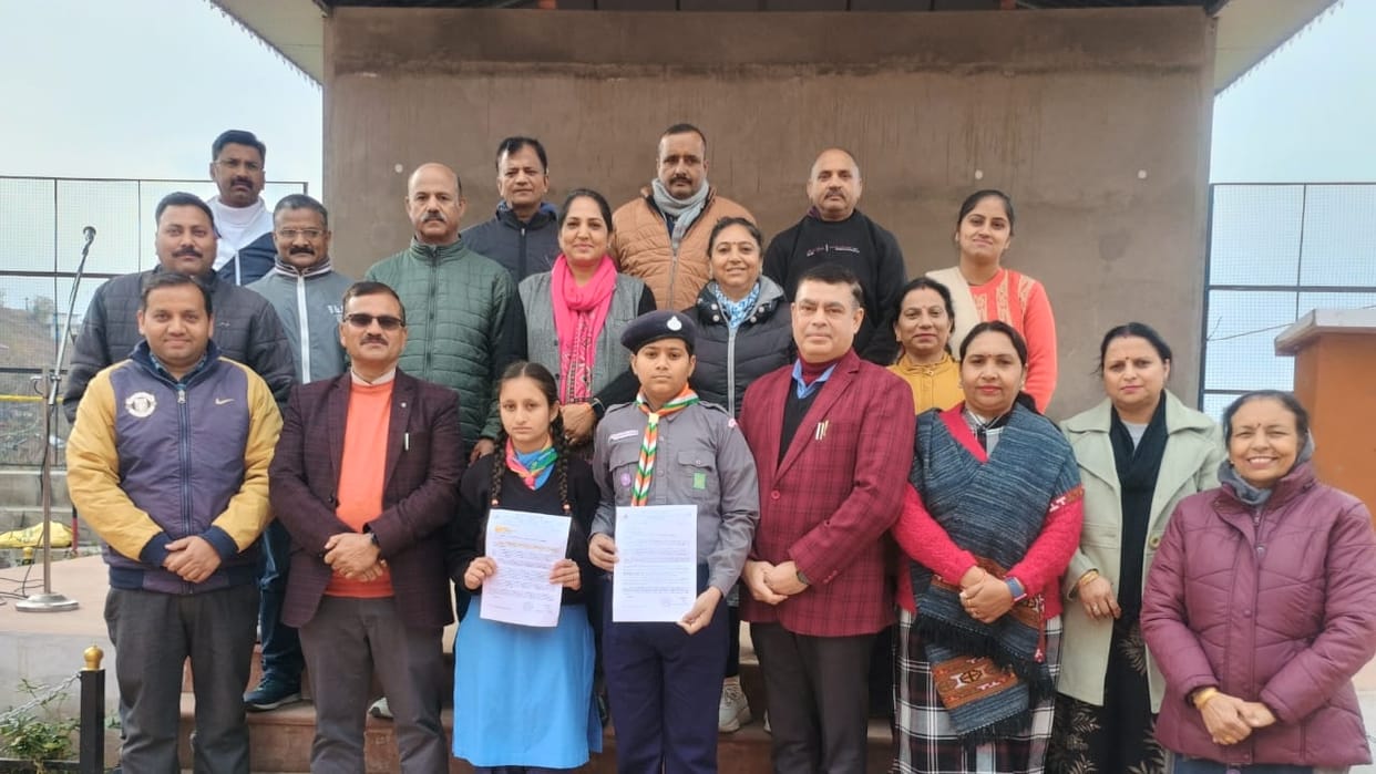 Sheetal first in national level essay writing competition Will be honored with one lakh rupees and a gold plaq