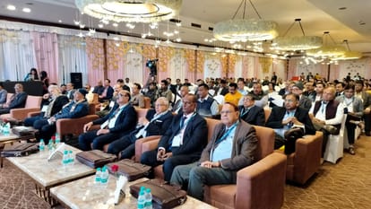 Bihar News : Dr AK Thakur's biographic 'Path Ke Praneta' released, cardiologist participated in Patna.