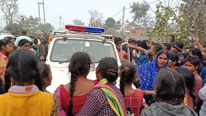Bihar news : बच्चे को स्कार्पियो ने रौंदा, परिजनों ने हाईवे पर किया हंगामा, सांसद भी फंसे जाम में Bihar news : Scorpio crushed child in Bettiah.blocked the highway, MPs also stucked in jaam.