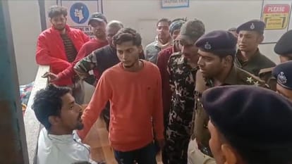 Bihar News : Youth shot dead in Bhojpur.road blocked villagers created ruckus. bihar police.