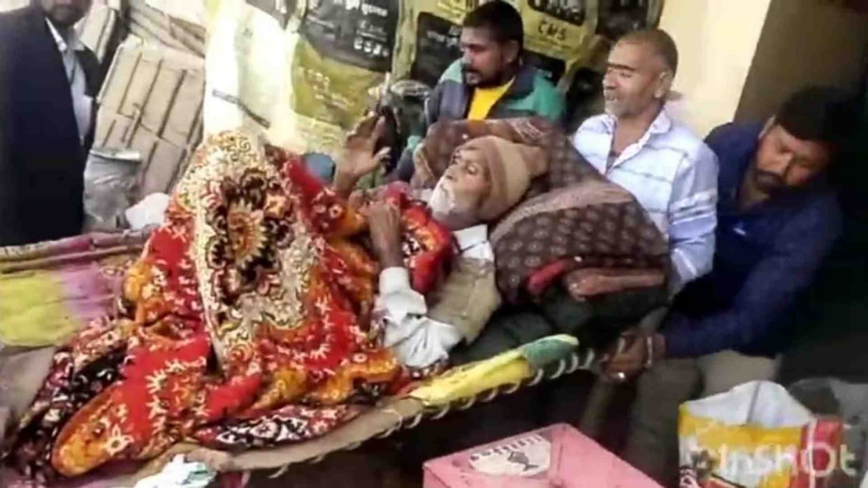 Mandsaur: Employees of finance company evicted elderly from home due to loan outstanding