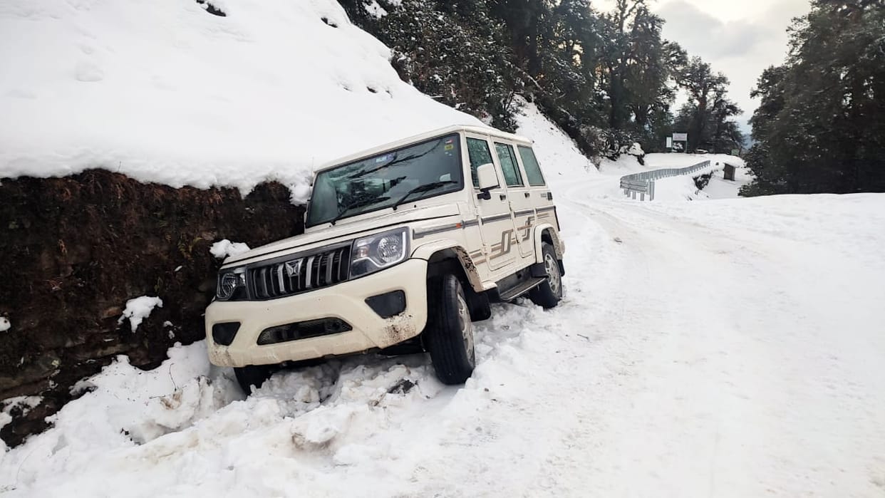 Uttarakhand Weather Kund Chopta Gopeshwar and Gangotri highway closed due to snowfall