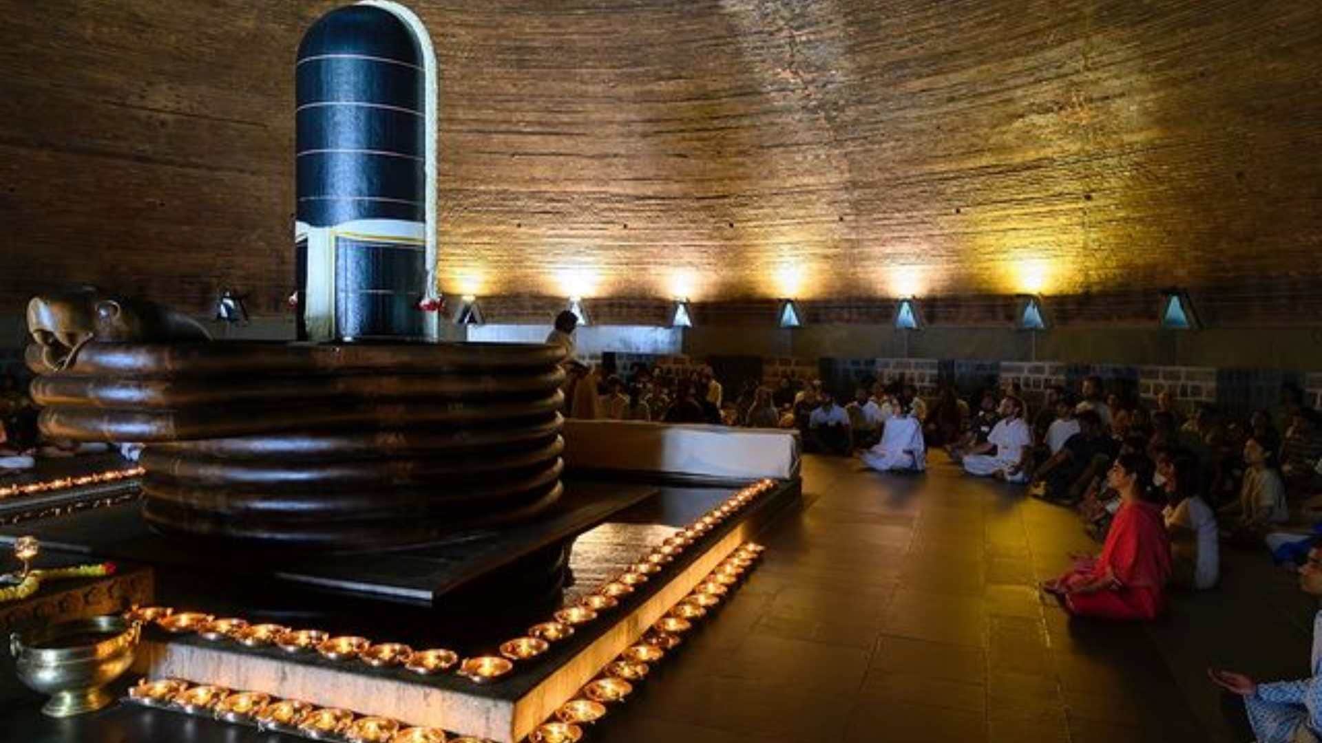 brahmastra film actress Mouni Roy arrived to visit Adiyogi shiv mandir in tamilnadu at Coimbatore