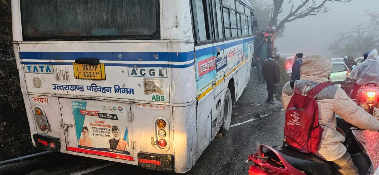 Mussoorie Accident News roadways bus Brakes failed driver saves 20 Passengers life