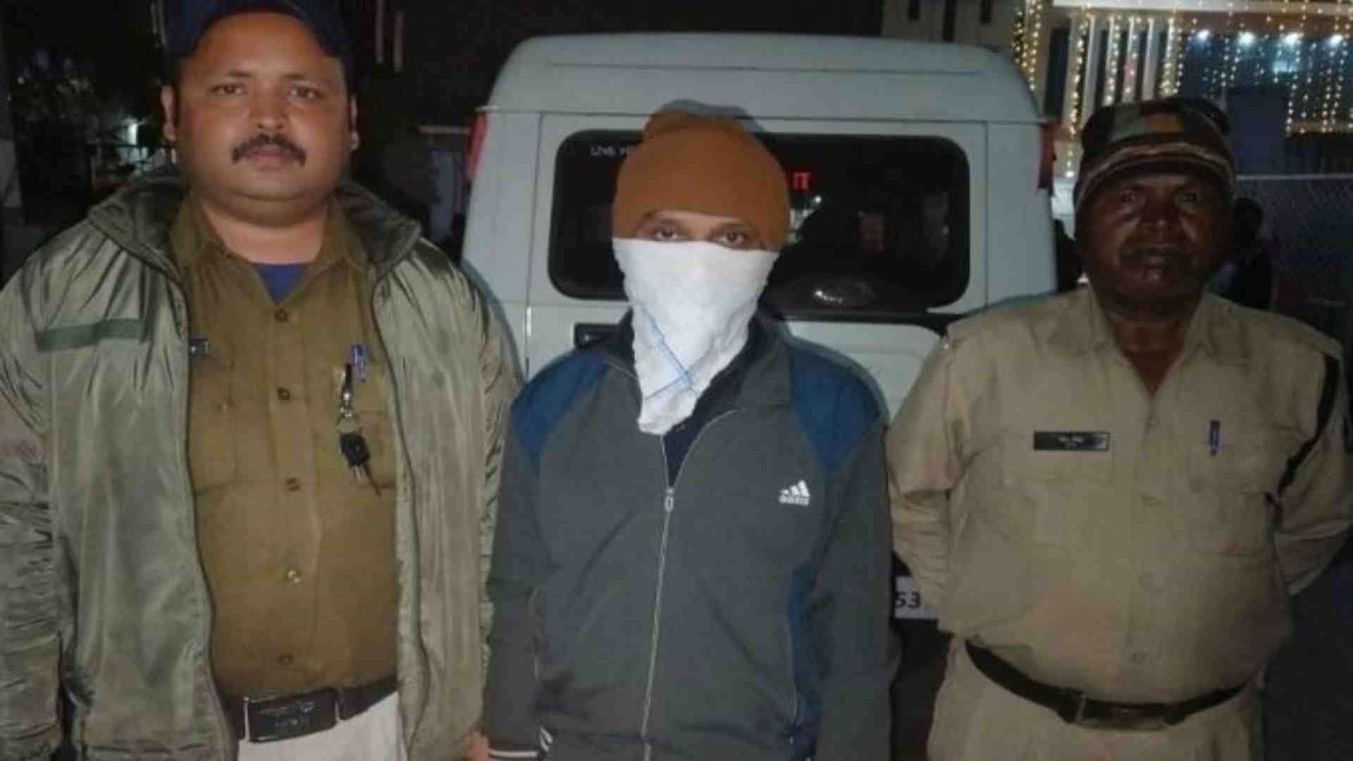 पुलिस की गिरफ्त में आरोपी