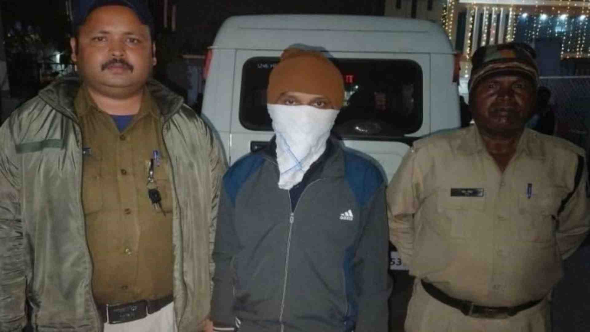 पुलिस की गिरफ्त में आरोपी
