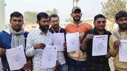 Bihar News: पदस्थापना पत्र पाकर नवनियुक्त शिक्षक हुए खुश, तेजस्वी यादव को दिया धन्यवाद Newly appointed teachers were happy after receiving the posting letter.